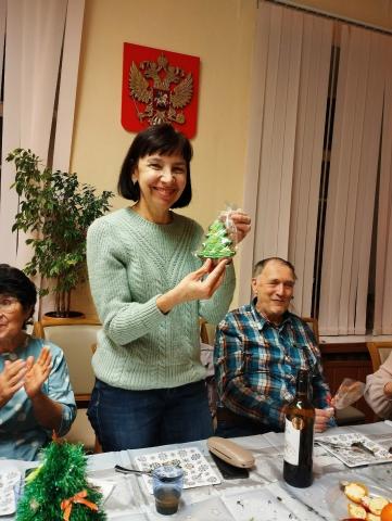 Jelena Uspenskaja kun la novjara donaceto Jelena Uspenskaja kun la novjara donaceto