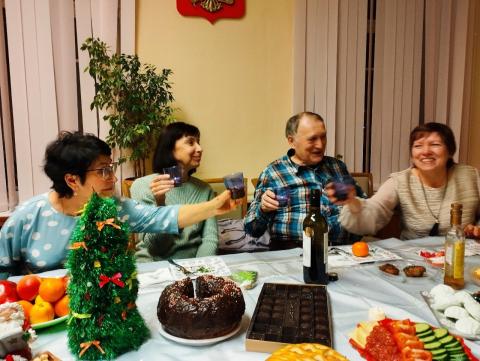 Jekaterinburganoj Natalja Mansurova, Vjaĉeslav Gusev, Jelena Uspenskaja, Marina Soldatova Jekaterinburganoj Natalja Mansurova, Vjaĉeslav Gusev, Jelena Uspenskaja, Marina Soldatova