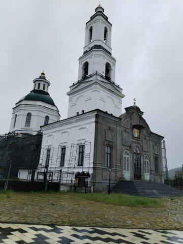 La ortodoksa templo de Simeono kaj Anna en Sisertj La ortodoksa templo de Simeono kaj Anna en Sisertj