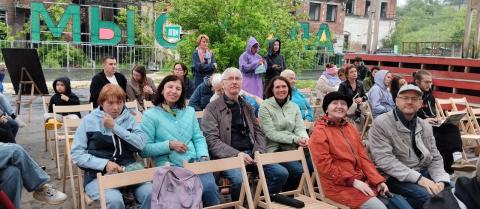 Ni okupis la lokojn antaŭ la ĵaza koncerto Ni okupis la lokojn antaŭ la ĵaza koncerto