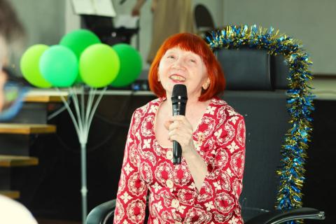 Raja Kudrjavceva dum la Festo de jubileŭloj en TEMoj-2024. Foto de Aleksandr Dvojniŝnikov Raja Kudrjavceva dum la Festo de jubileŭloj en TEMoj-2024. Foto de Aleksandr Dvojniŝnikov