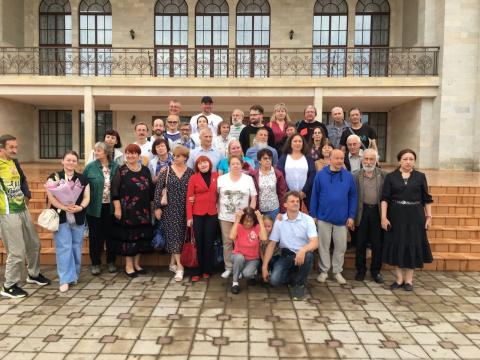 Komuna foto antaŭ la koncerto de Andrej Korobejnikov en tiĥvina kulturpalaco. Fotis Svetlana Ejst Komuna foto antaŭ la koncerto de Andrej Korobejnikov en tiĥvina kulturpalaco. Fotis Svetlana Ejst