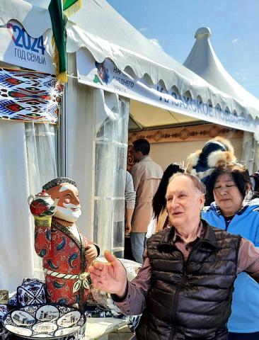 Jekaterinburga esperantisto Vjaĉeslav Gusev, fotisto de ĉiuj fotoj al la raporto