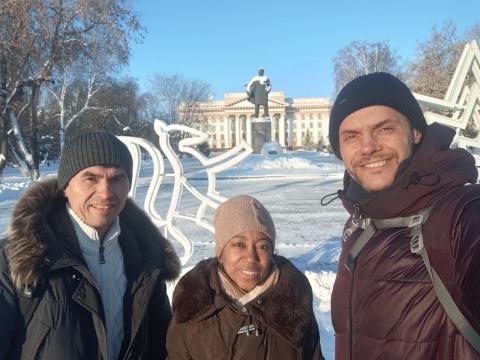 Promenado de la gasto el Ĉeĥio Martin Bureŝ kun tjumenanoj Mansur Mamkin kaj Maria Lisandra Gonzalez Hurtado Promenado de la gasto el Ĉeĥio Martin Bureŝ kun tjumenanoj Mansur Mamkin kaj Maria Lisandra Gonzalez Hurtado
