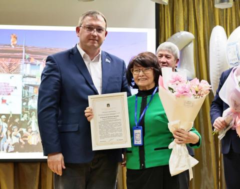 La estro de lokaj deputitoj M. A. Nikitin gratulas la organizaĵon okaze de ĝia 40-a jubileo La estro de lokaj deputitoj M. A. Nikitin gratulas la organizaĵon okaze de ĝia 40-a jubileo