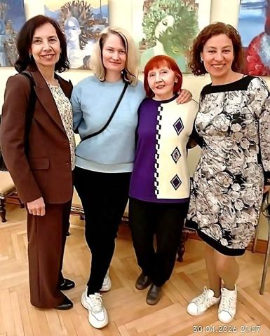 Kvarope dum la interparta paŭzo de la koncerto. De maldekstre dekstren: jekaterinburganinoj Jelena Uspenskaja, Anastasija Zalogina, Raja Kudrjavceva kun Julija Popova el Krasnojarsko